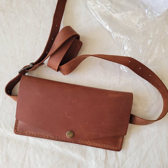 NWT MATTE Auburn Brown Leather Snap Close Belt Bag - Picture 1 of 3